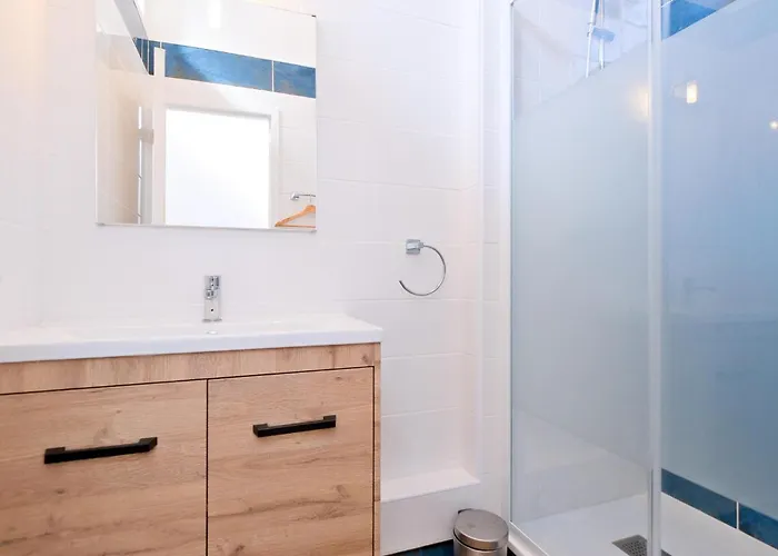 4 Bedroom Cozy In Périgueux