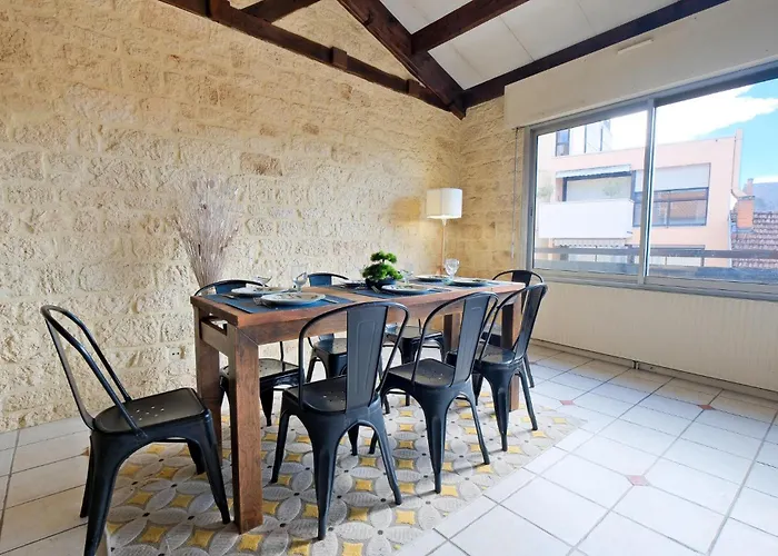 4 Bedroom Cozy In Lägenhet *